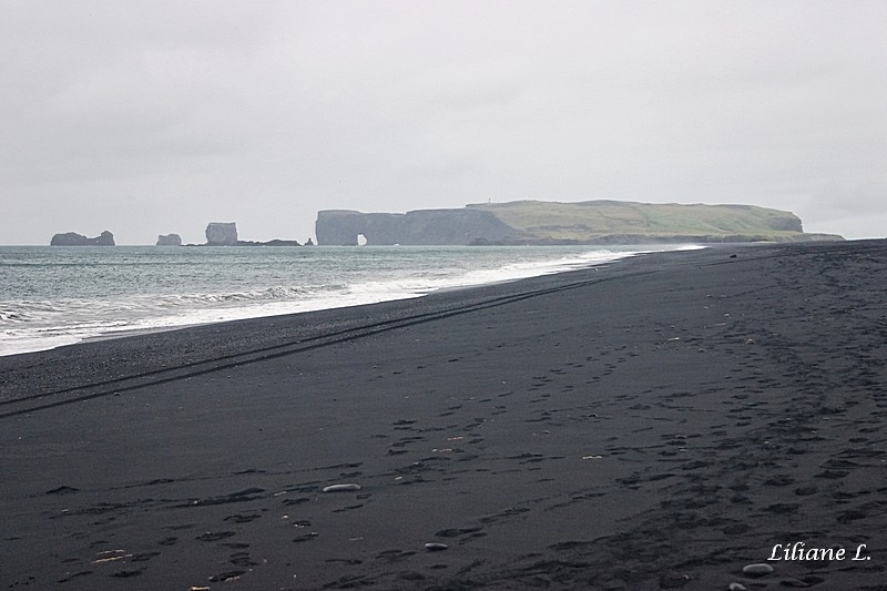 plage de Reynir et l’impressionnante falaise en arche